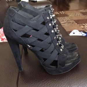 Jessica Simpson black pumps